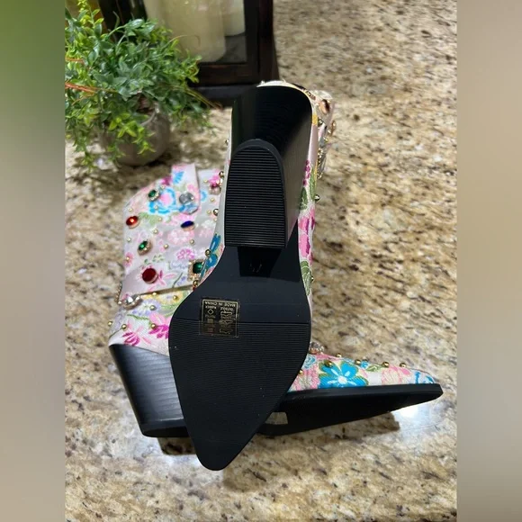 AZALEA WANG DILIGENT EMBELLISHED BASIC CHUNKY BOOTIE IN BONE 7.5 - Picture 14 of 16